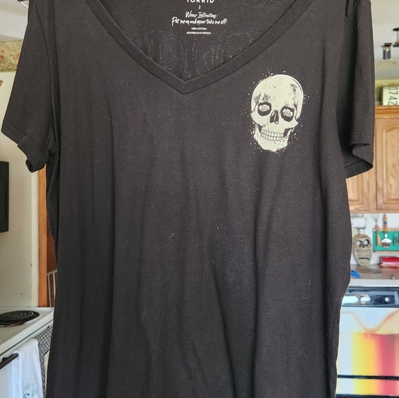 ADDICTED TO ALL THE WRONG THINGS! β οΈ π SS t-shirt. Never worn. - Picture 1 of 4